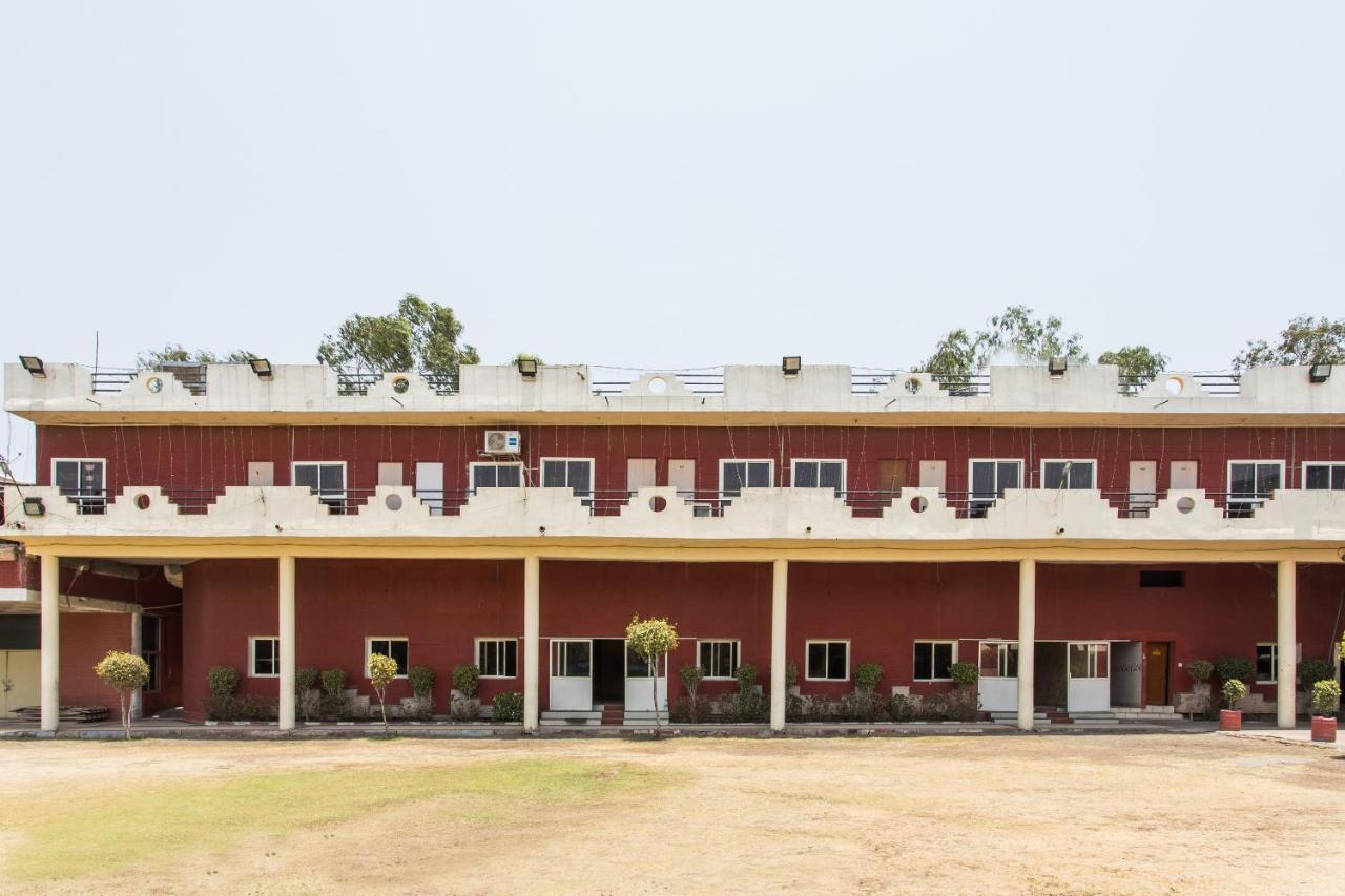 Oyo 13496 Royal Park Hotel 3*