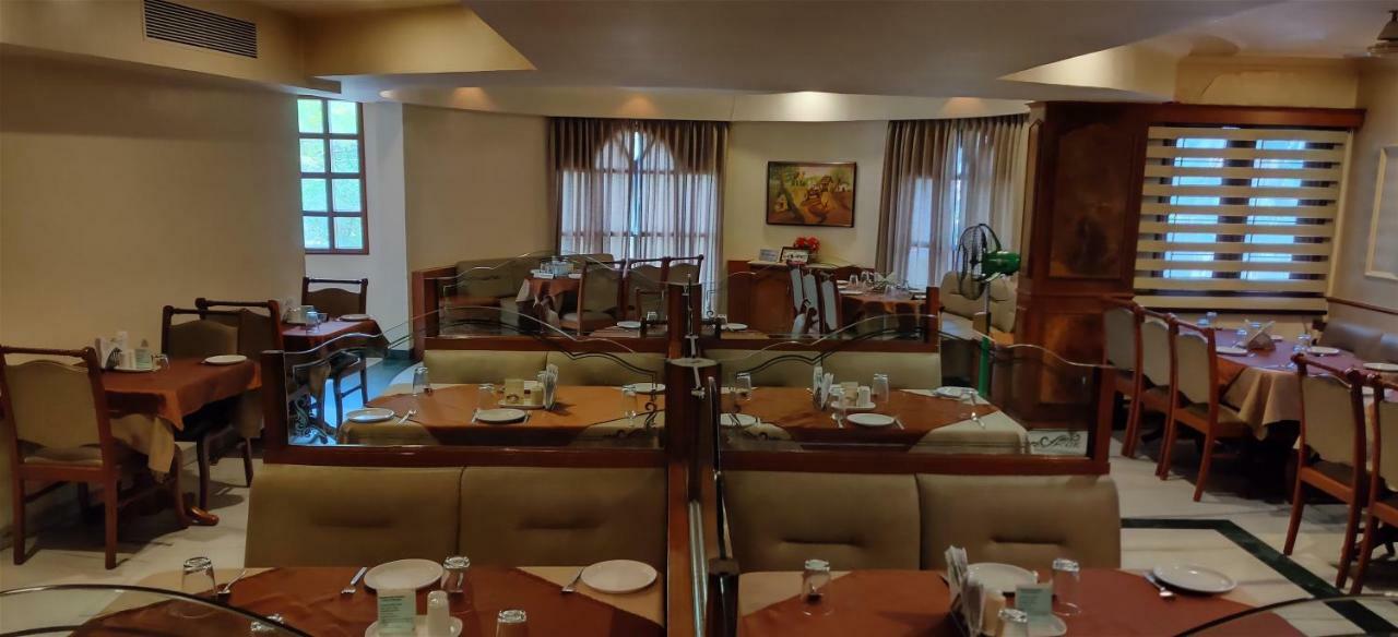 Apna Avenue Hotel *
