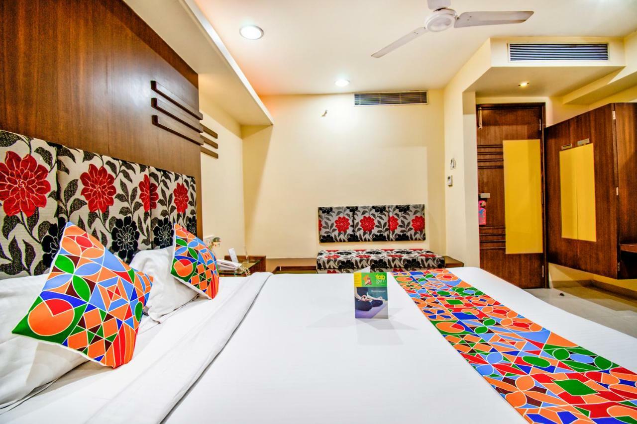 Fabhotel Amrit Residency 3*