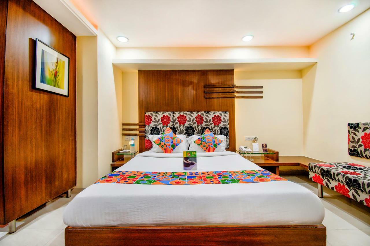 Hotel Fabhotel Amrit Residency
