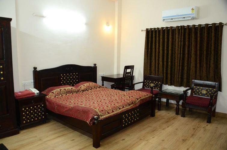Nakhrali Dhani 3* Indore