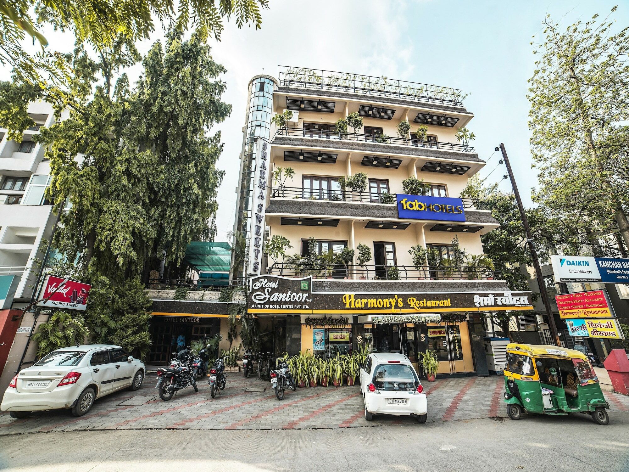 Fabhotel Santoor Geeta Bhawan Square Hotel