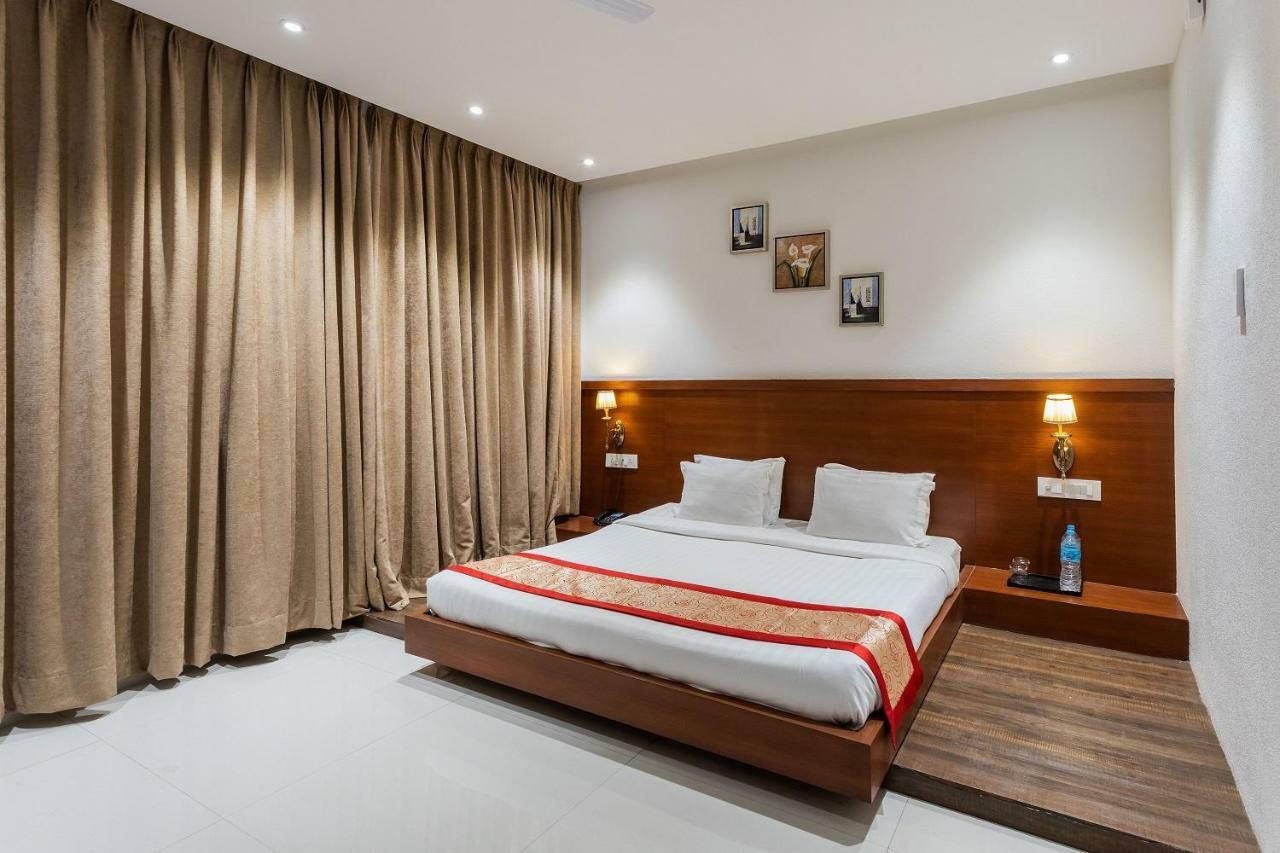 The Chandra Leela 3*