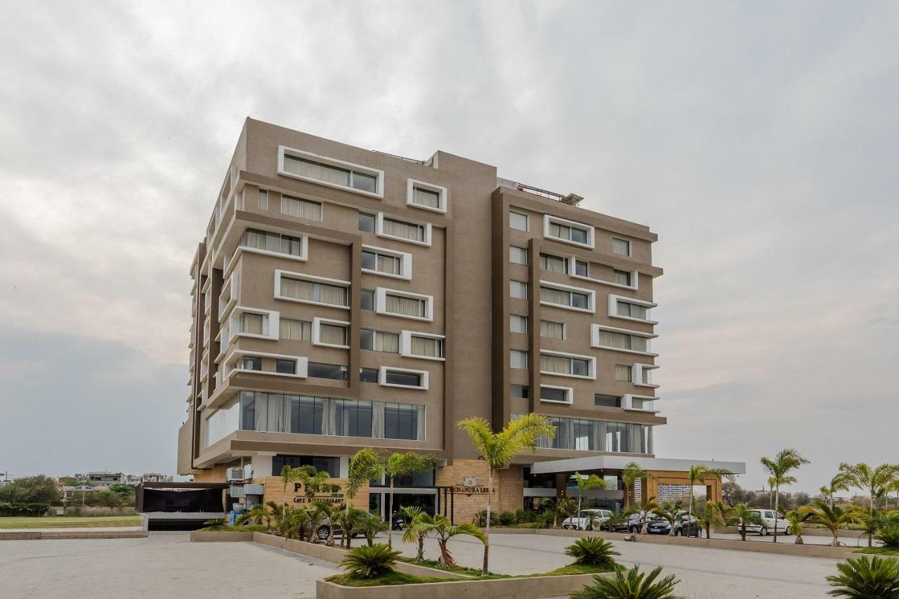 Hotel The Chandra Leela