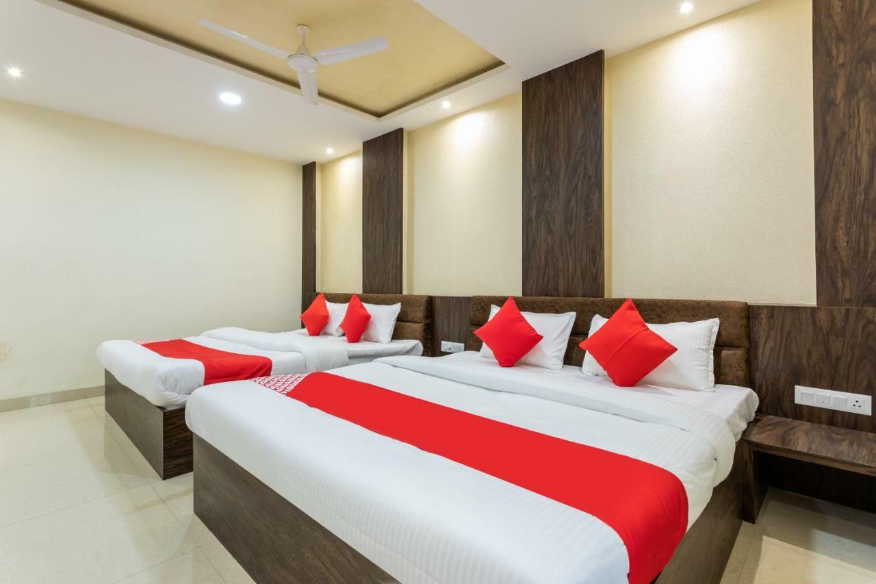 Hotel Oyo 42084 Rajshahi And Marriage Garden 3*