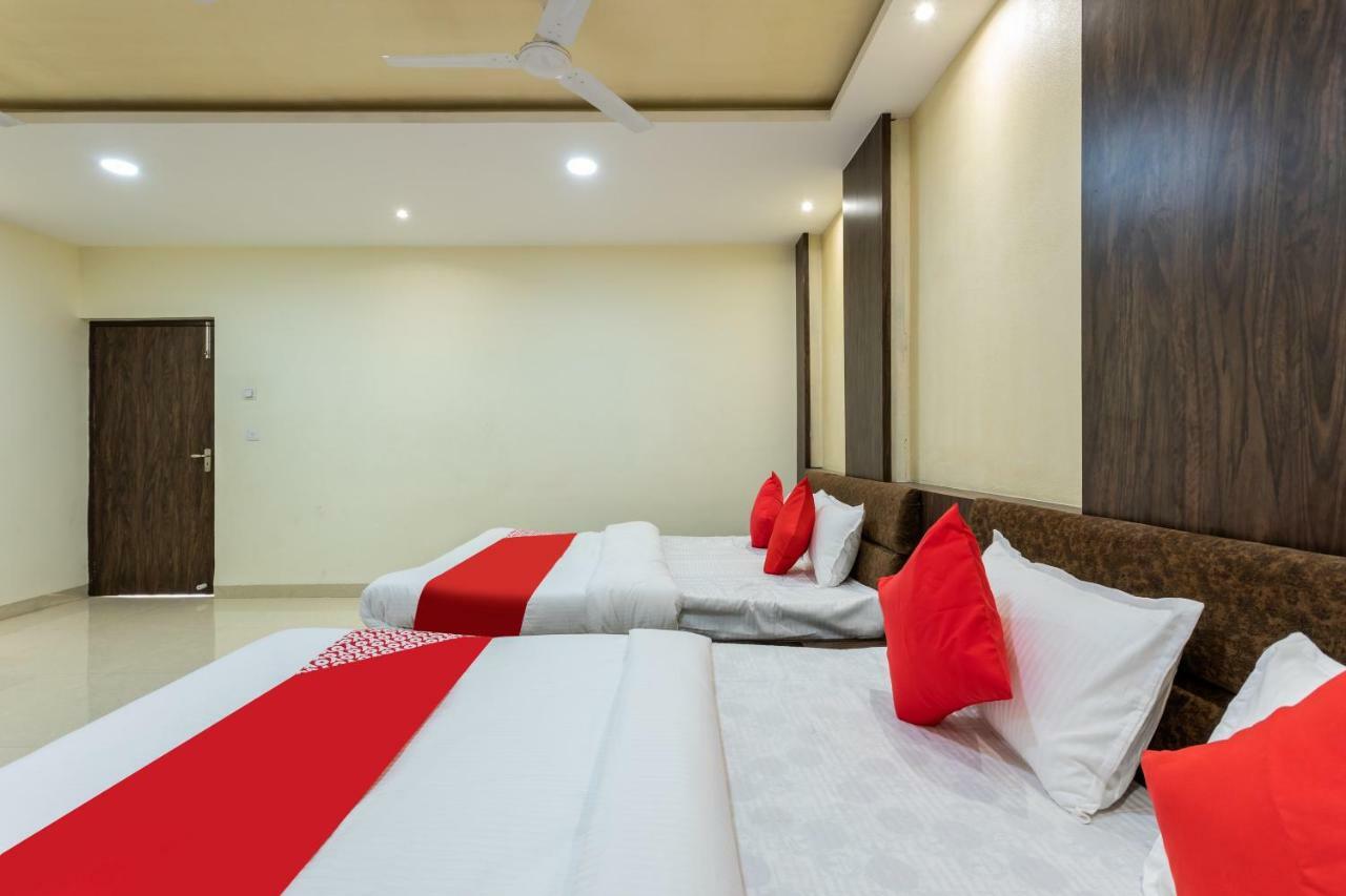 Oyo 42084 Rajshahi And Marriage Garden Hotel 3*