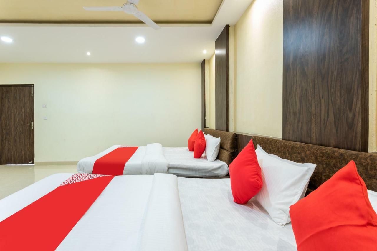 Hotel Oyo 42084 Rajshahi And Marriage Garden