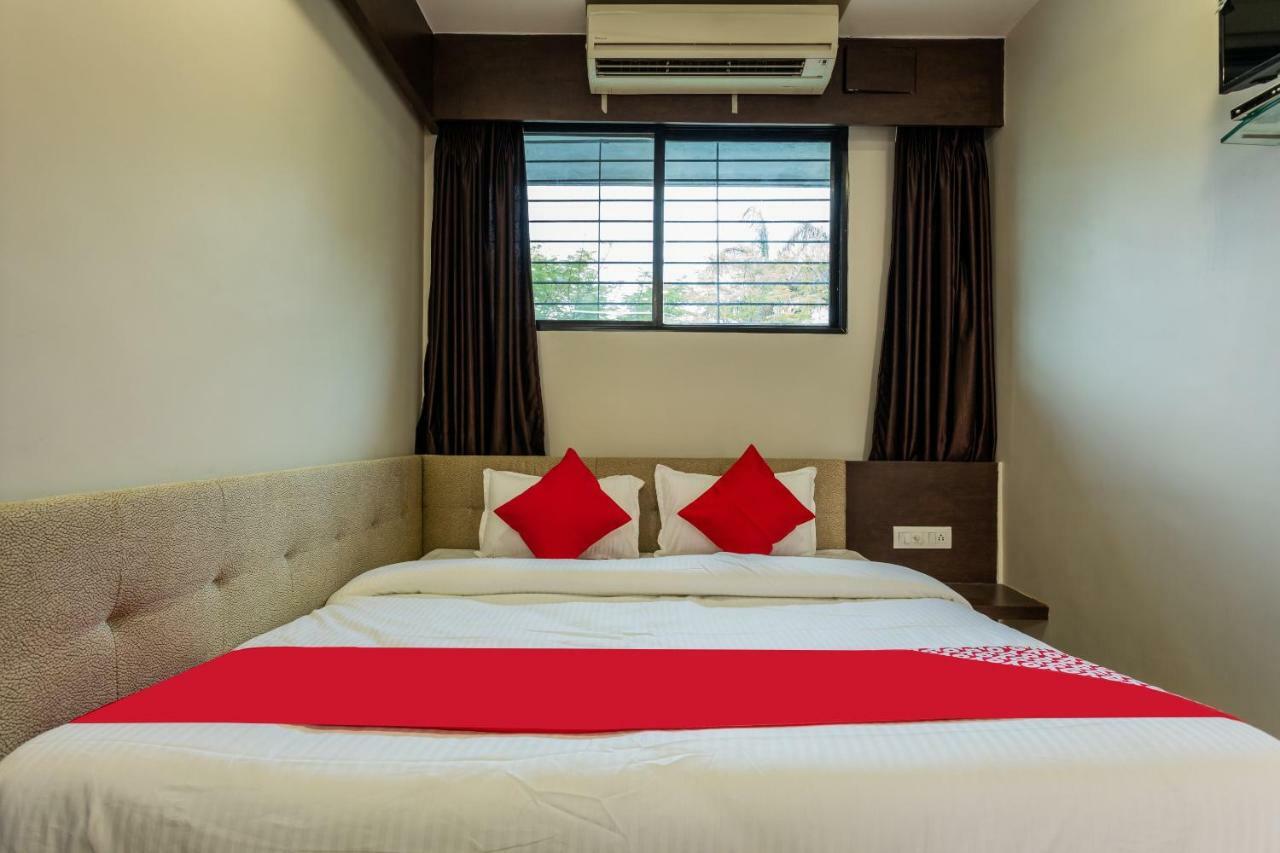 Hotel Oyo 42084 Rajshahi And Marriage Garden