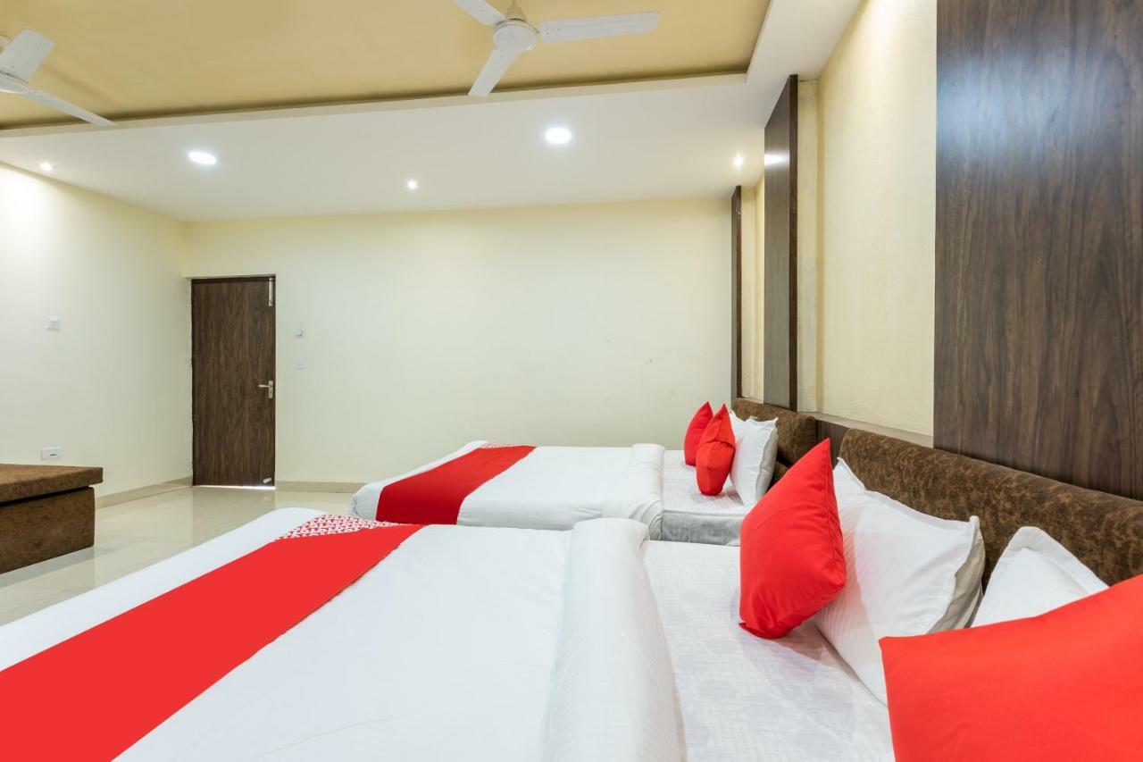Hotel Oyo 42084 Rajshahi And Marriage Garden Indore