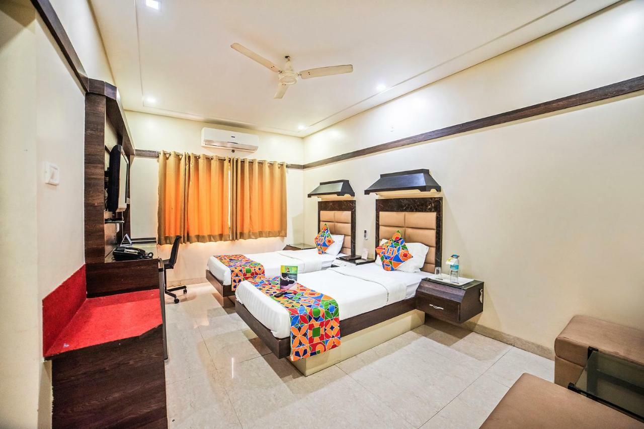 Hotel Fabhotel Santoor Geeta Bhawan Square