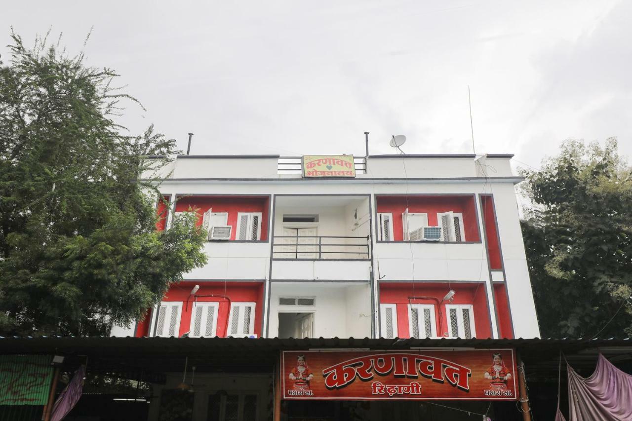 Oyo 41740 Karnawat Hotel