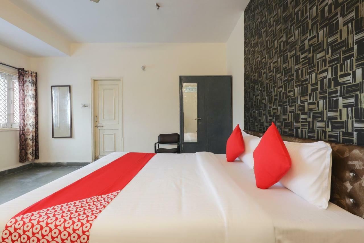 Oyo 41740 Karnawat 3*