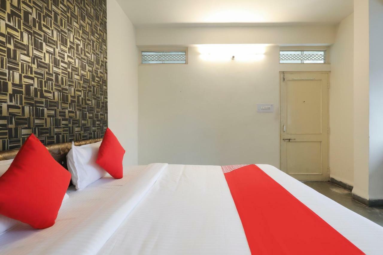 Oyo 41740 Karnawat Hotel