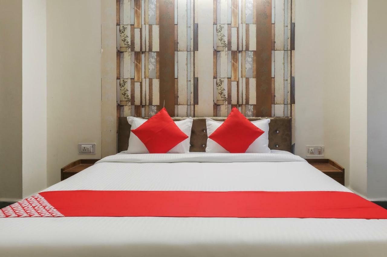 Oyo 41740 Karnawat Hotel