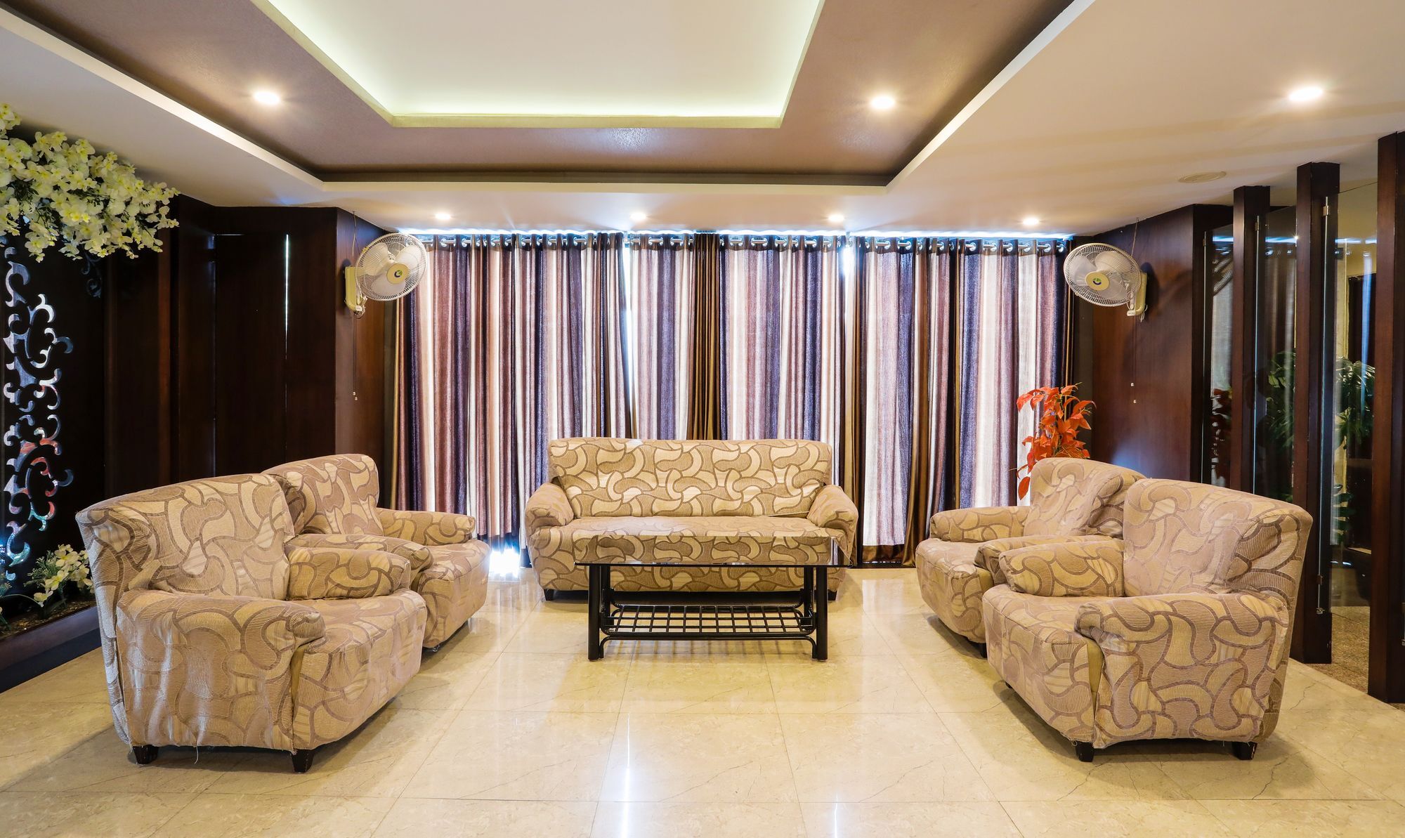 Super Townhouse Divya Palace Hotel 4*