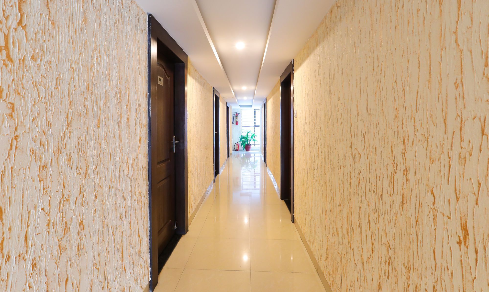 Super Townhouse Divya Palace