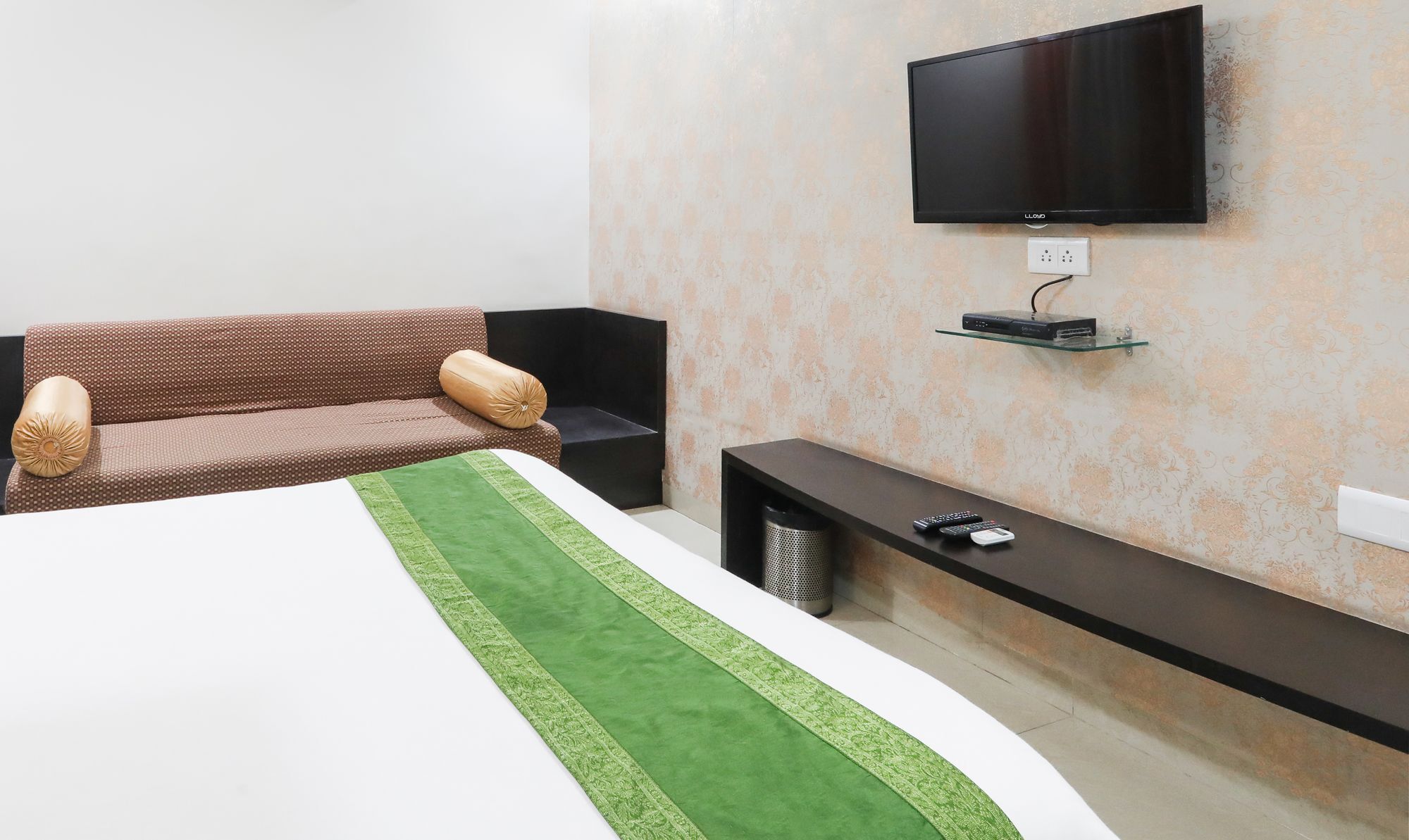 Super Townhouse Divya Palace Hotel 4*