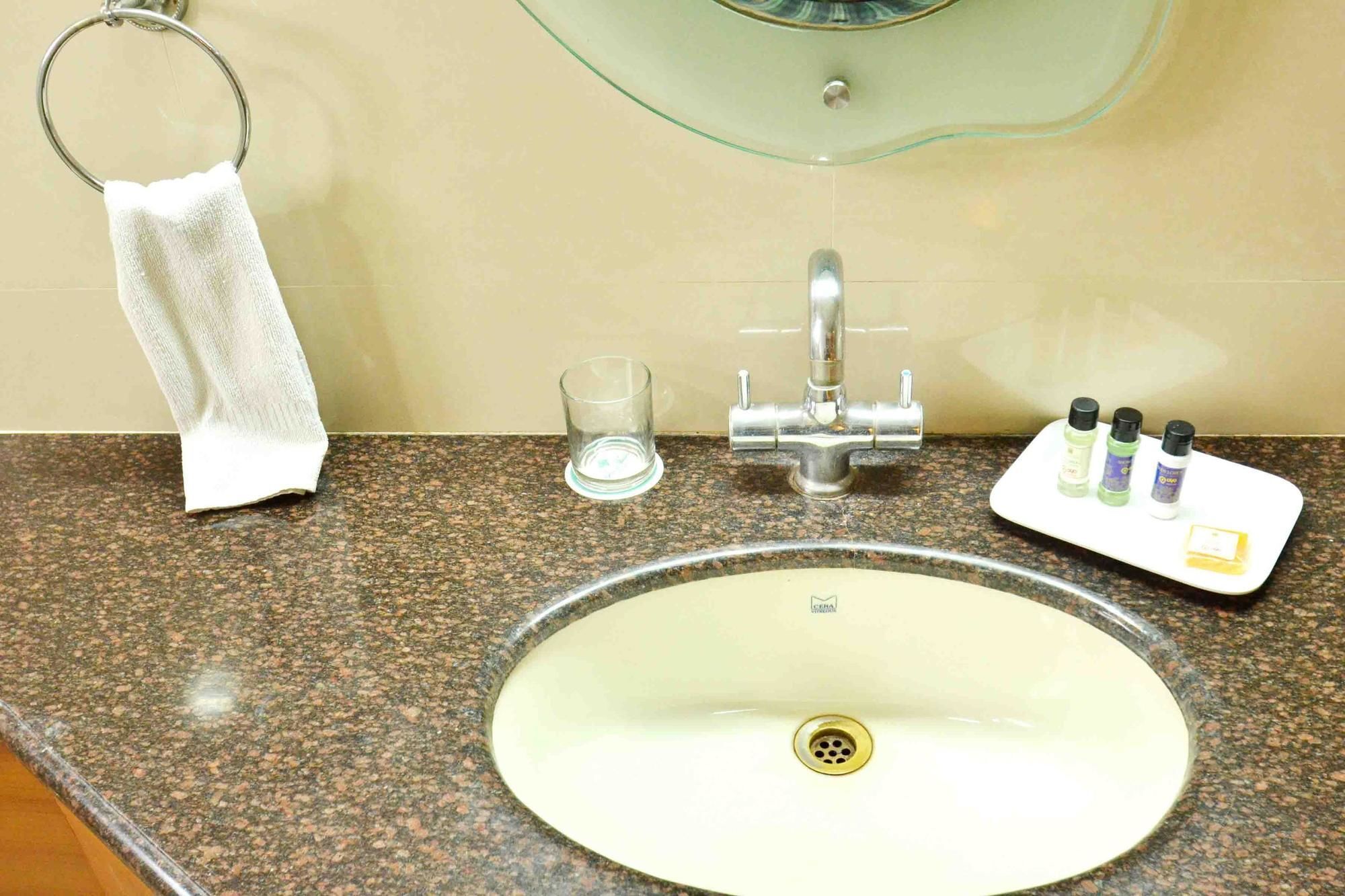 Oyo 1468 Princes Palace 3*