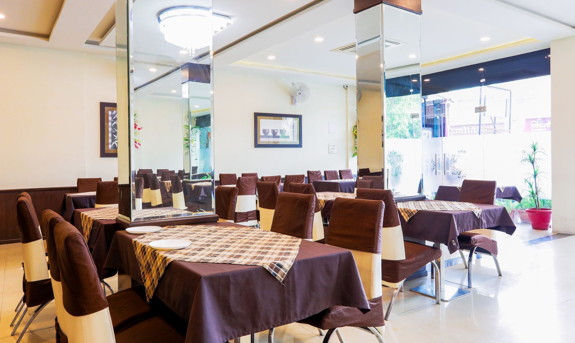 Hotel Super Townhouse Divya Palace