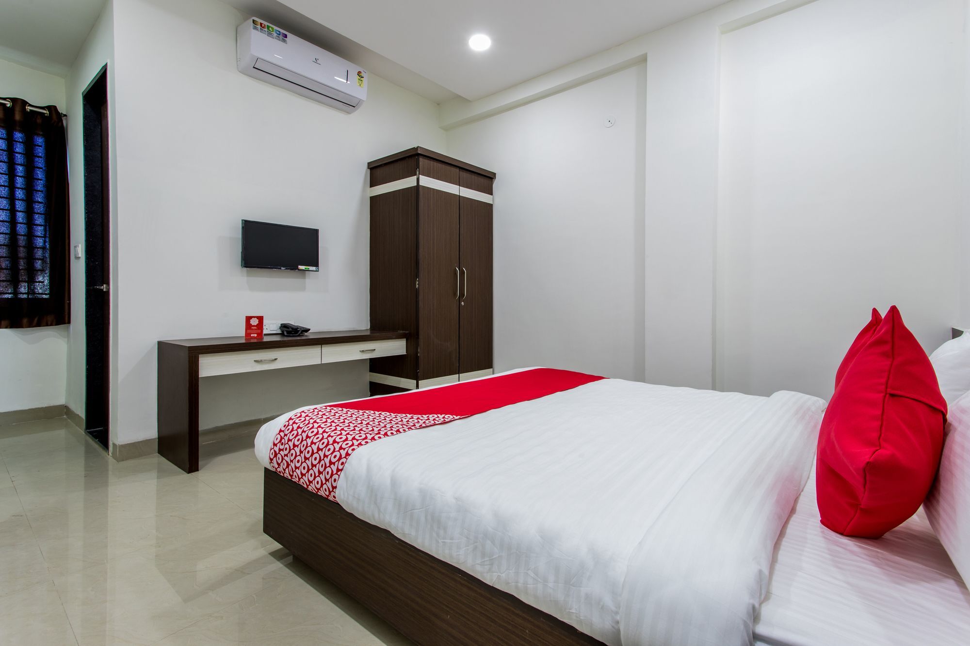 Hotel Fabhotel 7th Cloud Ab Road Indore