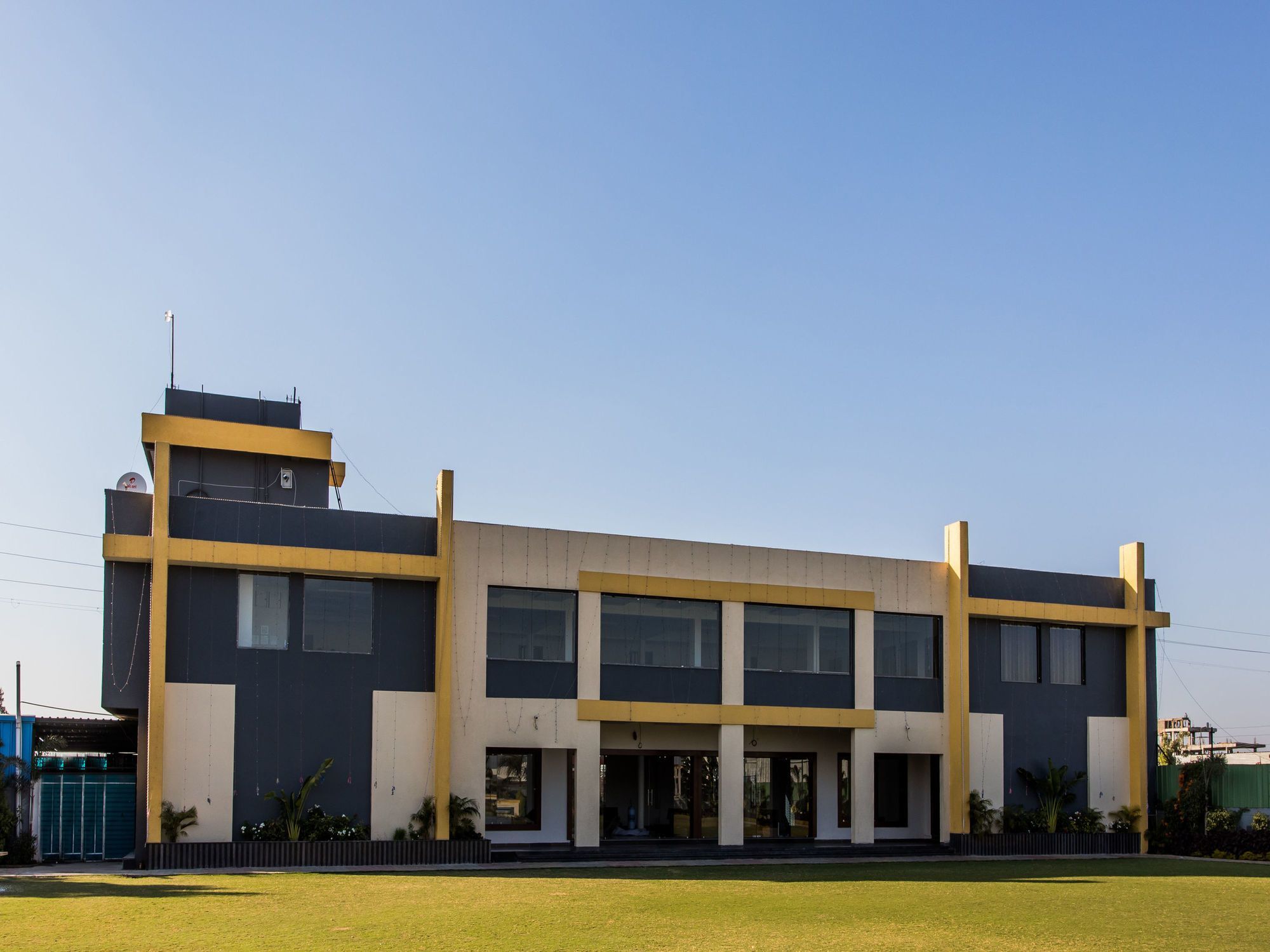 Hotel Fabhotel 7th Cloud Ab Road Indore