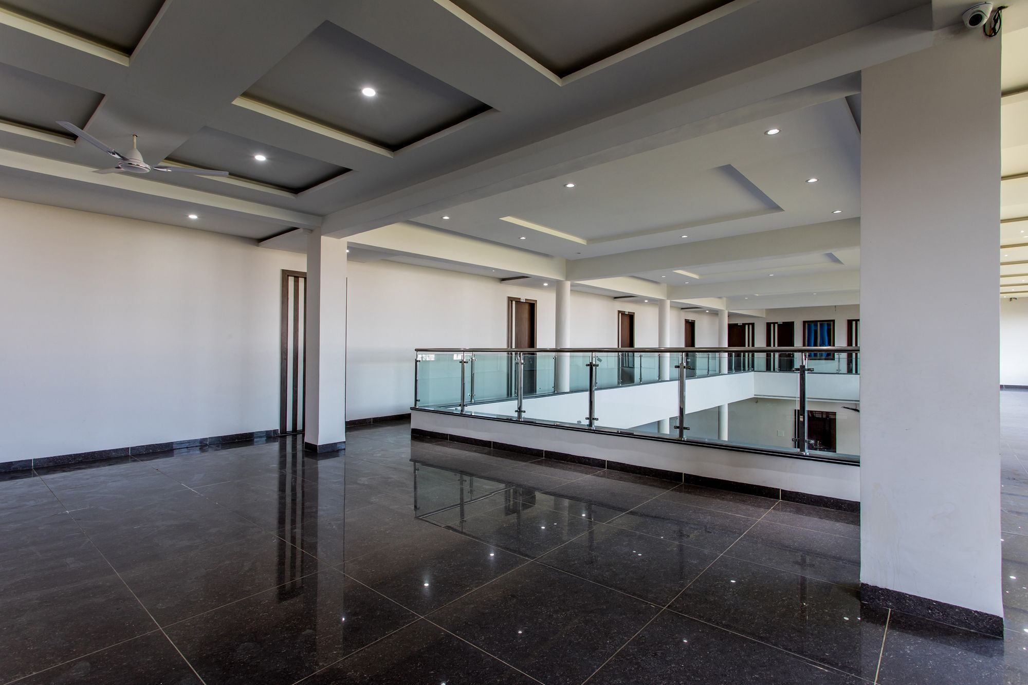 Fabhotel 7th Cloud Ab Road Hotel