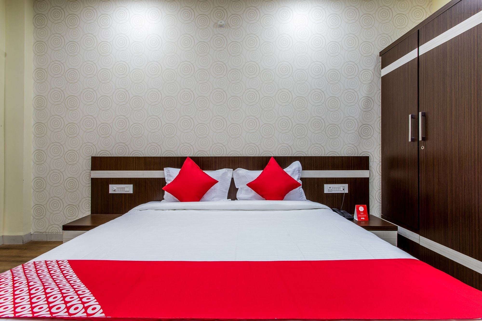 Fabhotel 7th Cloud Ab Road Hotel