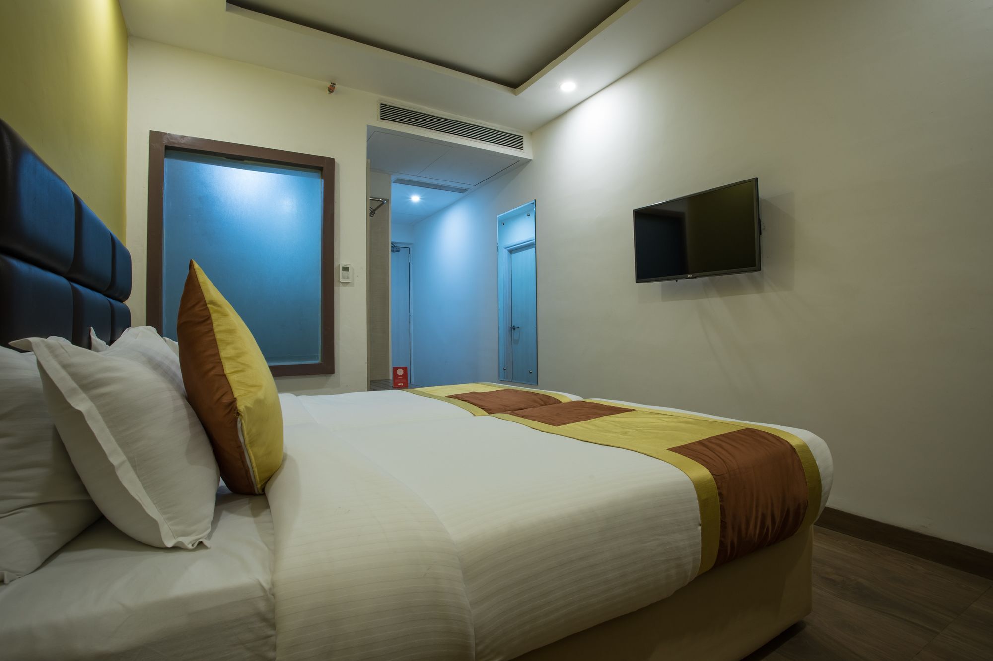 Oyo 9045 Cosmopolitan Hotel