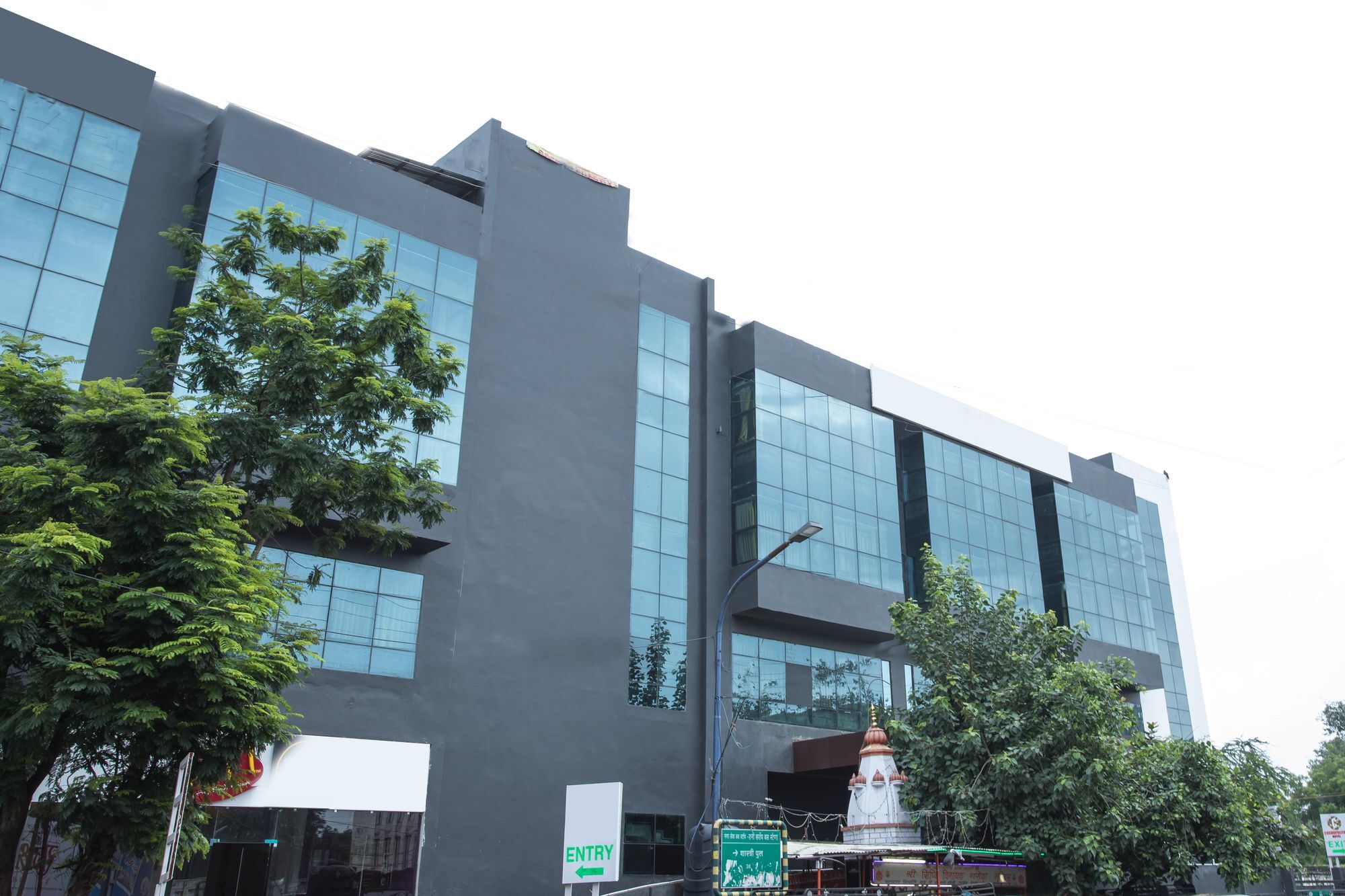 Hotel Oyo 9045 Cosmopolitan Indore