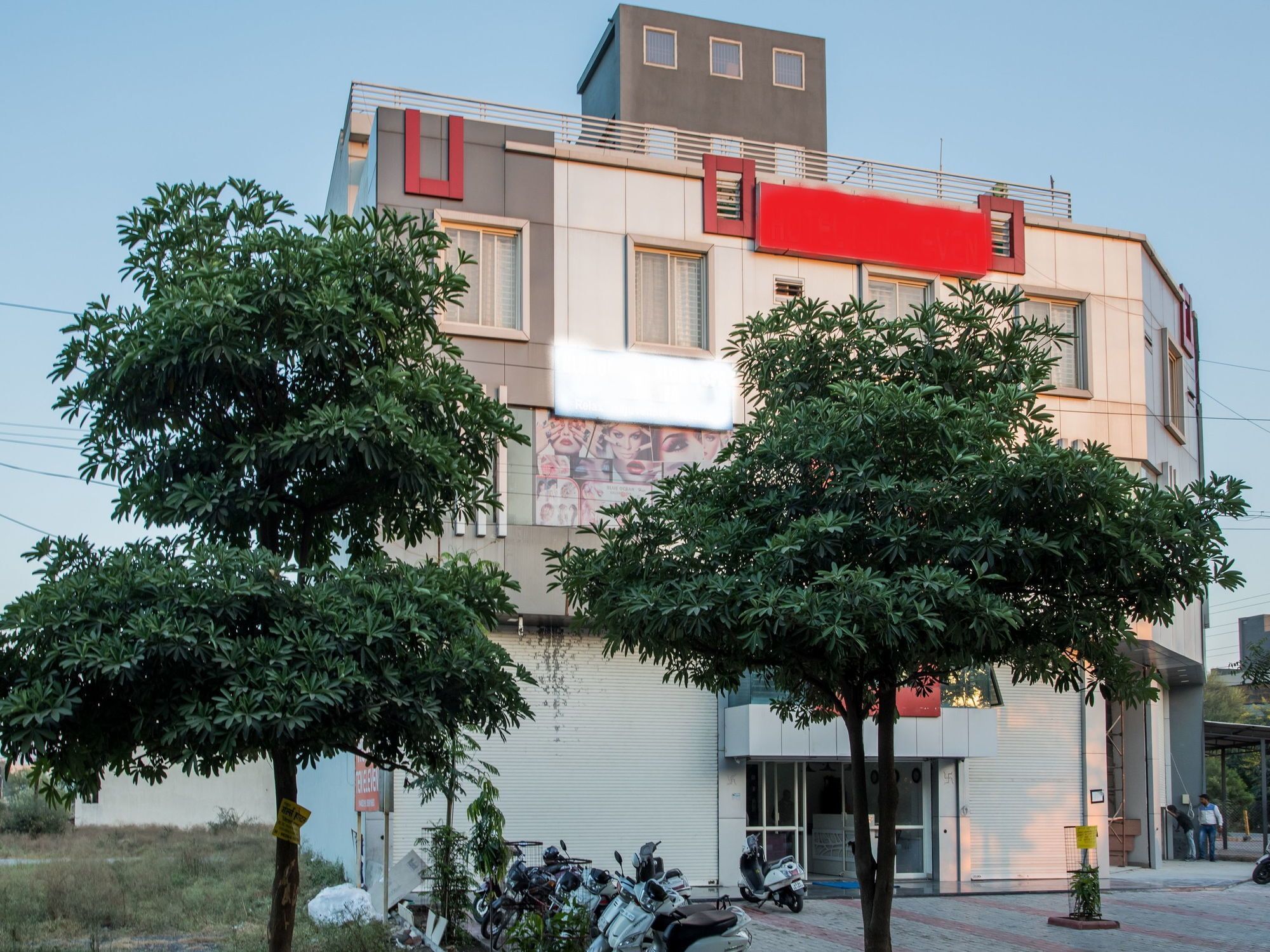 Hotel Fabhotel Prime Om Epic Vijay Nagar 3*