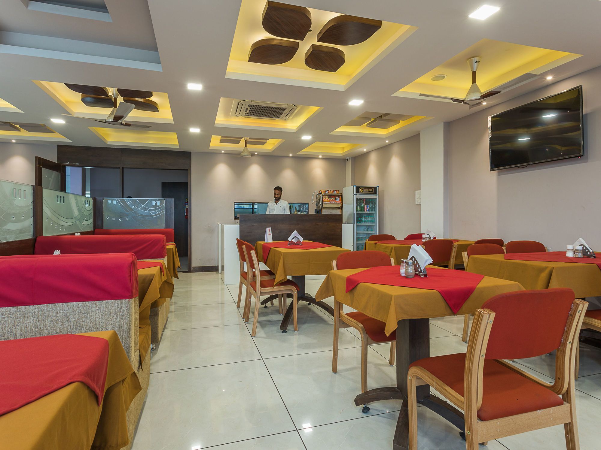Hotel Oyo 15855 The Tripti 3*