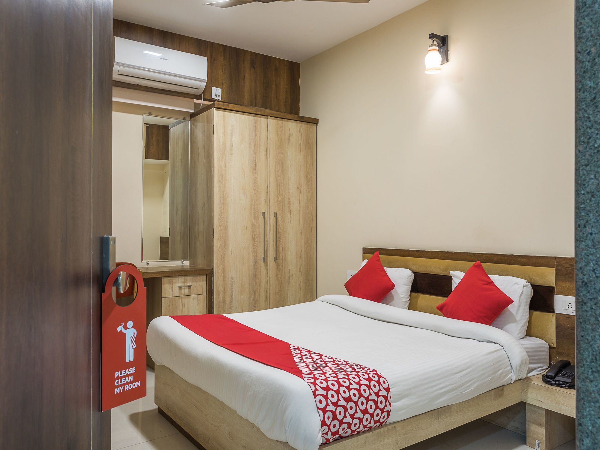 Oyo 15855 The Tripti Hotel