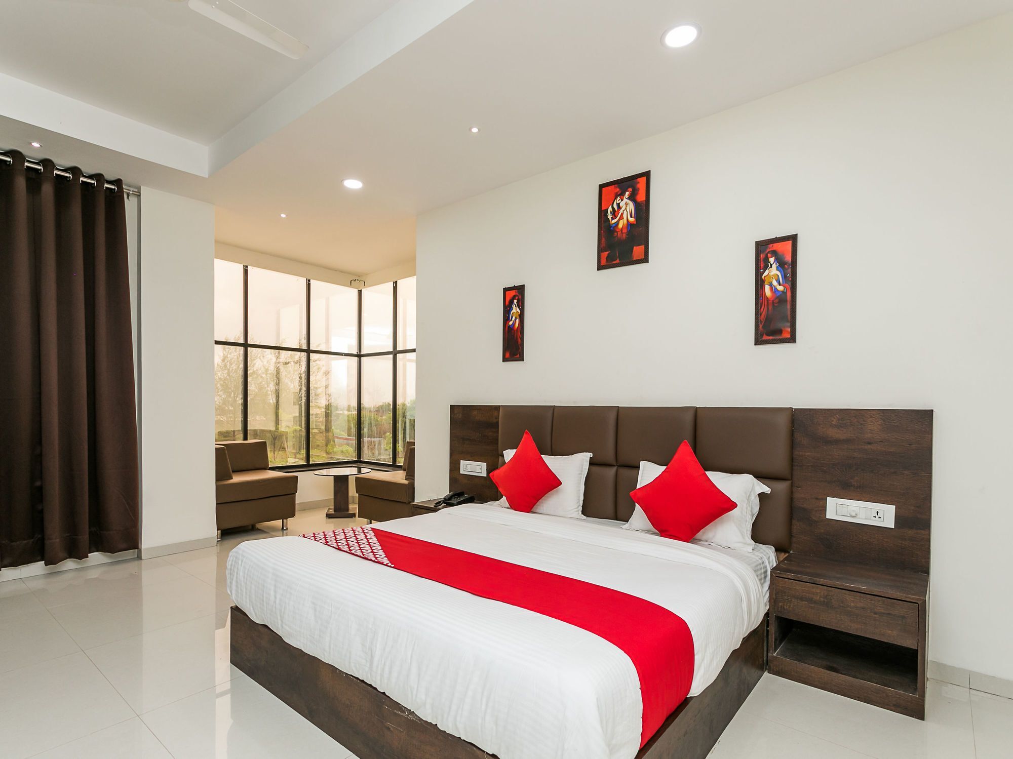 Hotel Oyo 15088 Amrit Greens & Banquets 2*