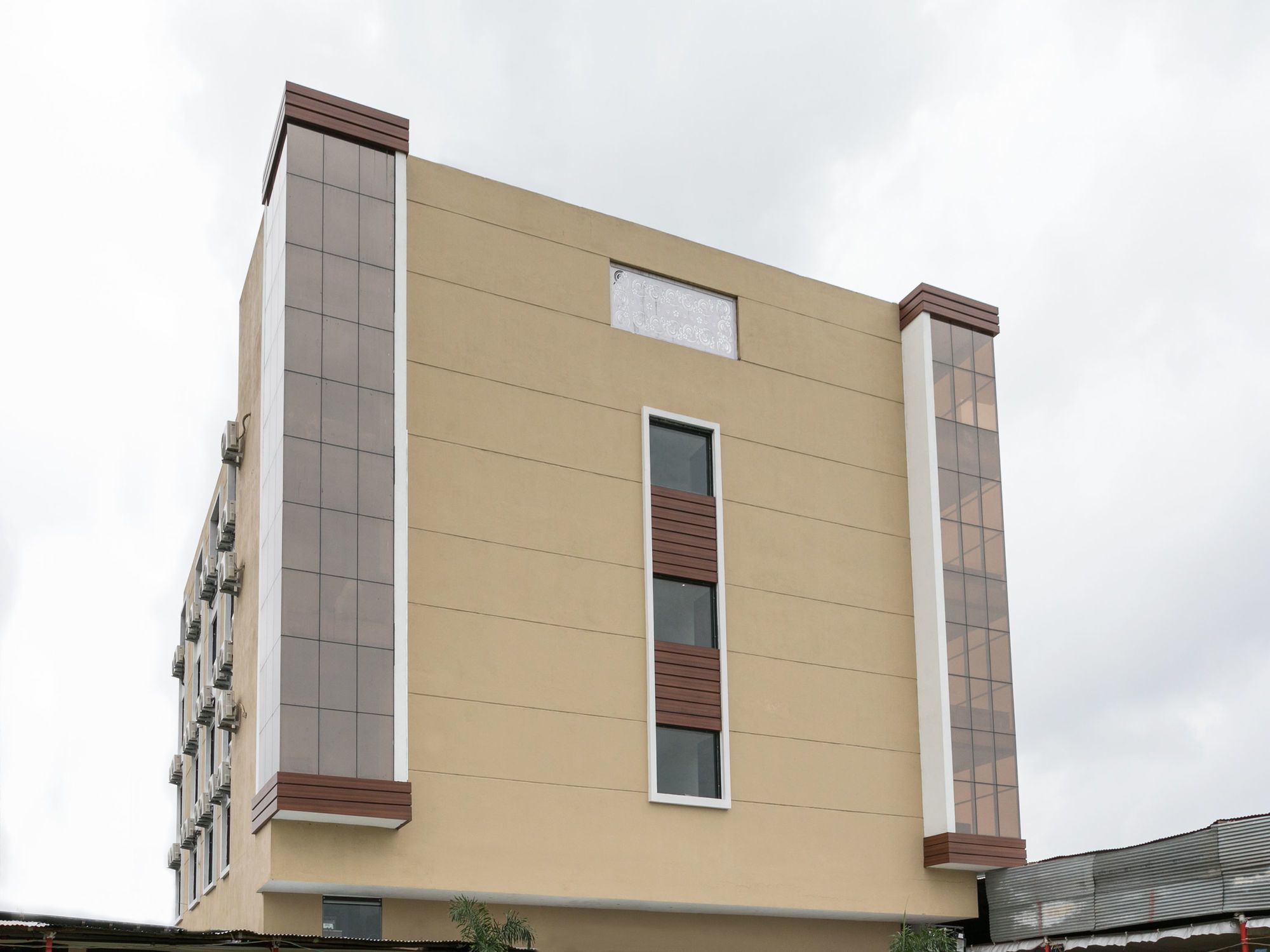 Hotel Oyo 15088 Amrit Greens & Banquets