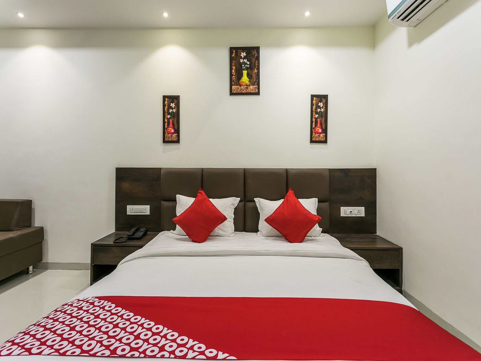 Oyo 15088 Amrit Greens & Banquets Hotel 2*