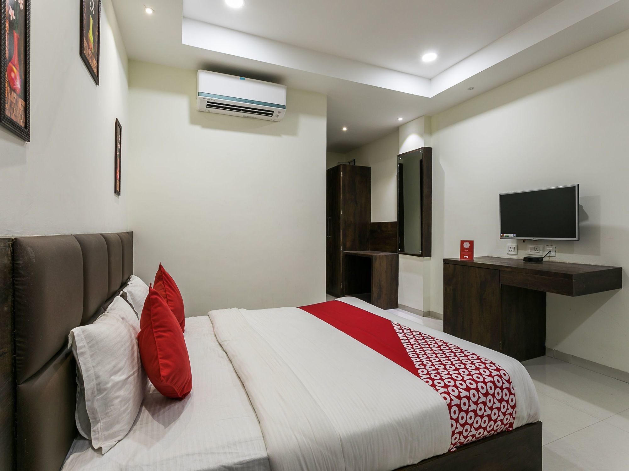 Hotel Oyo 15088 Amrit Greens & Banquets Indore