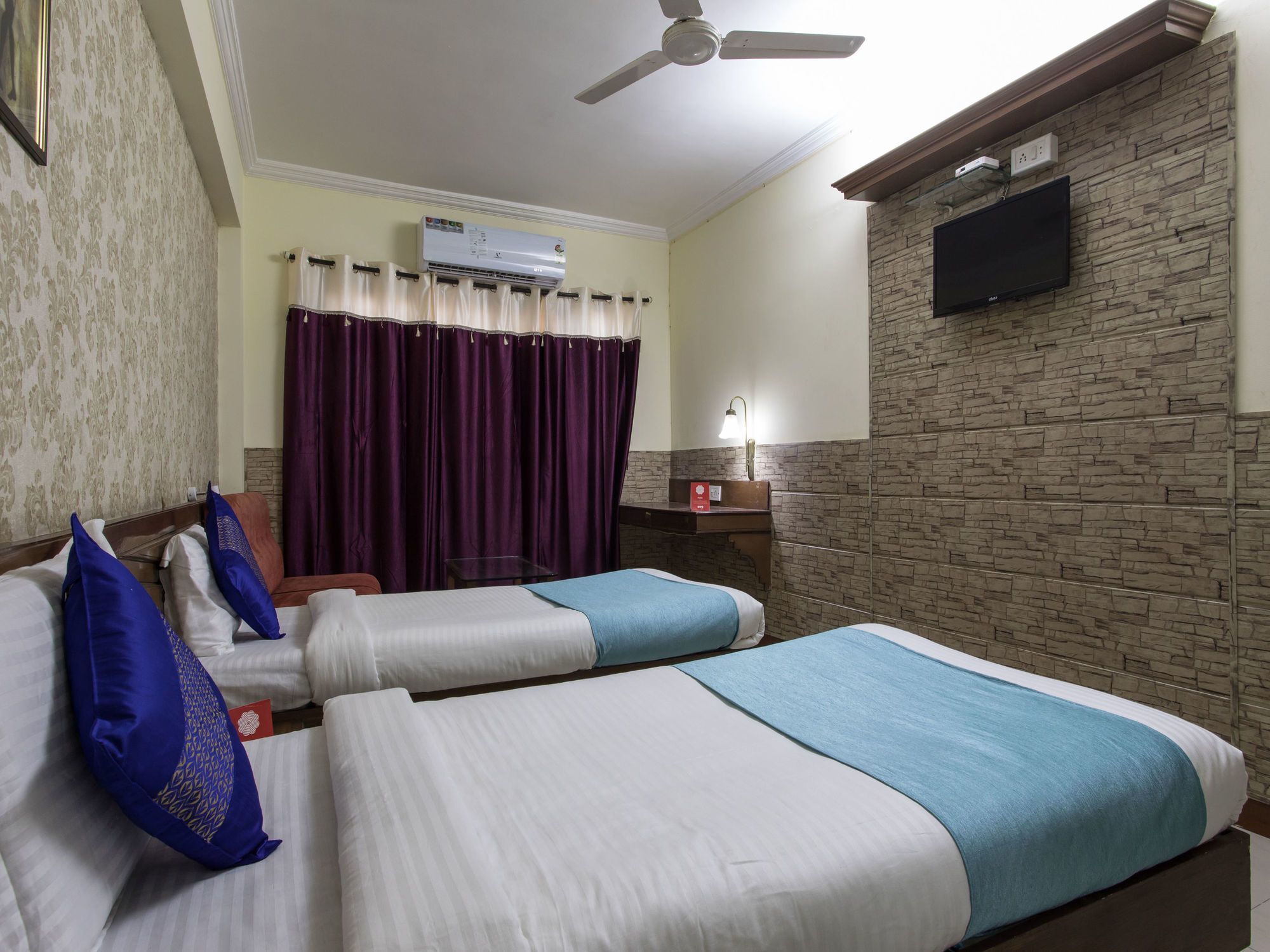 Hotel Oyo 3883 Grande Royale Indore
