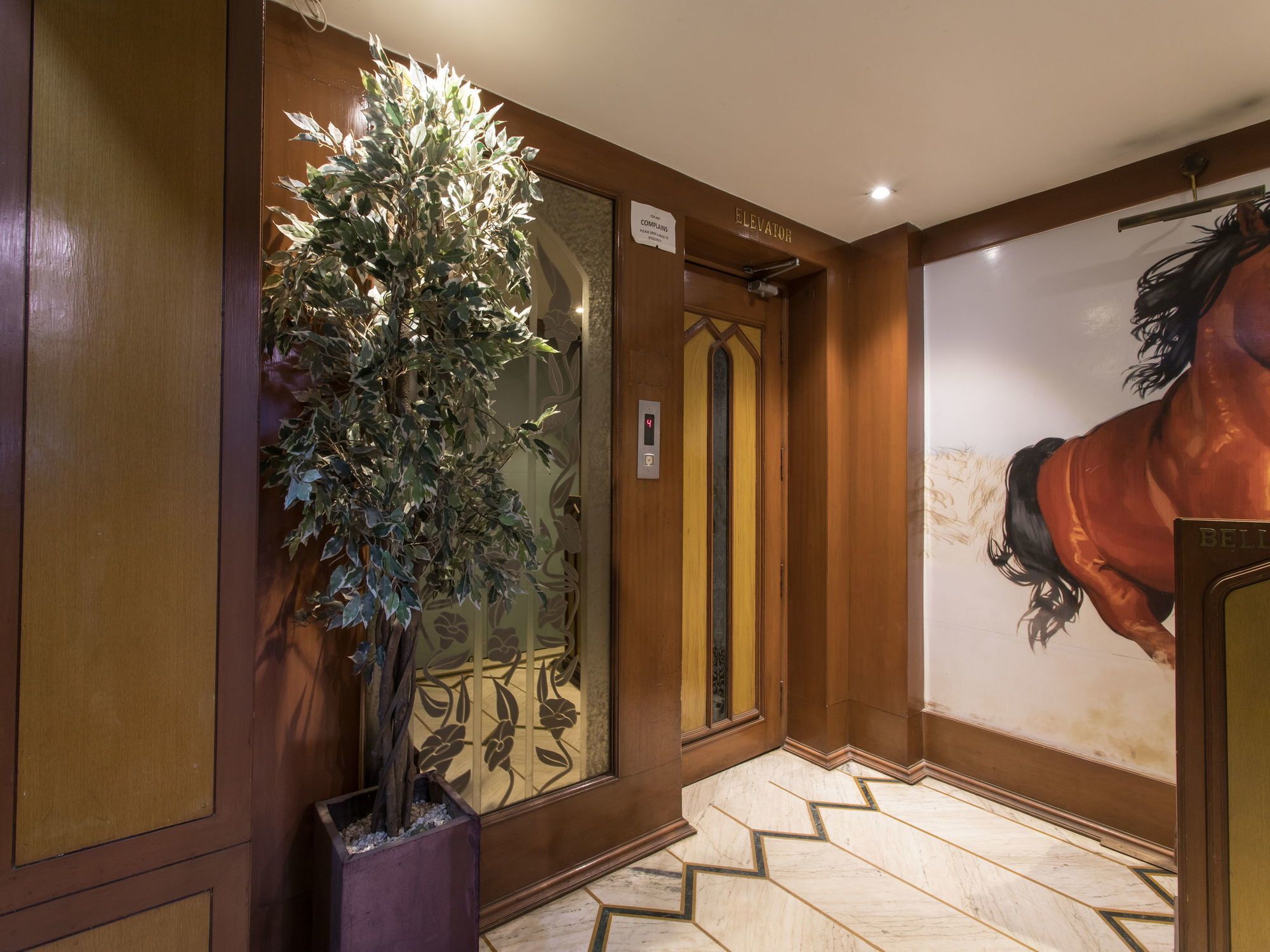Hotel Oyo 3883 Grande Royale Indore
