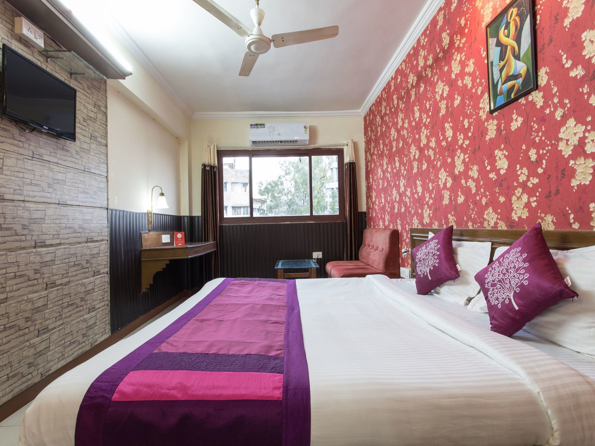Hotel Oyo 3883 Grande Royale Indore