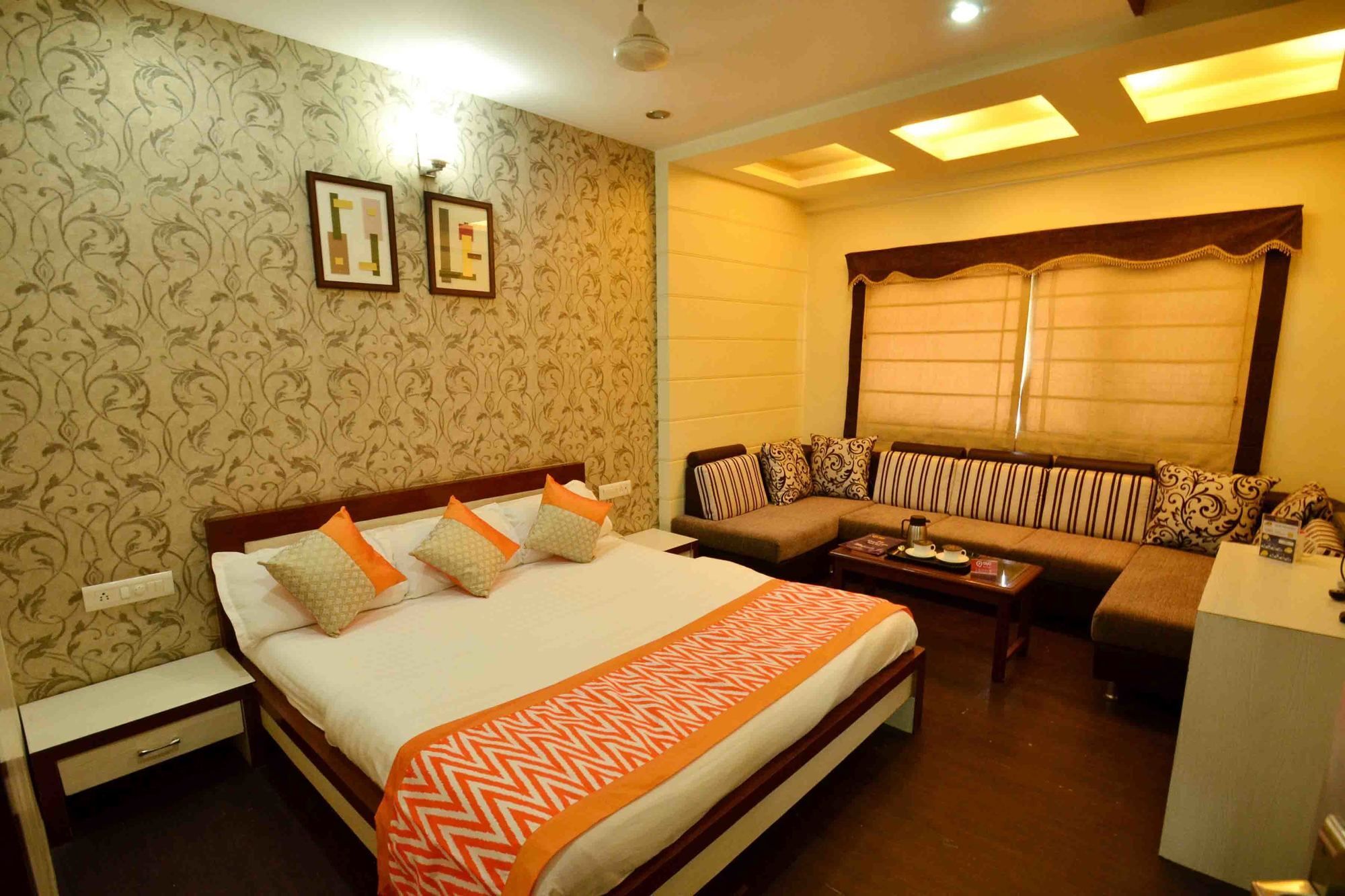 Oyo 742 Kings Park Hotel 3*