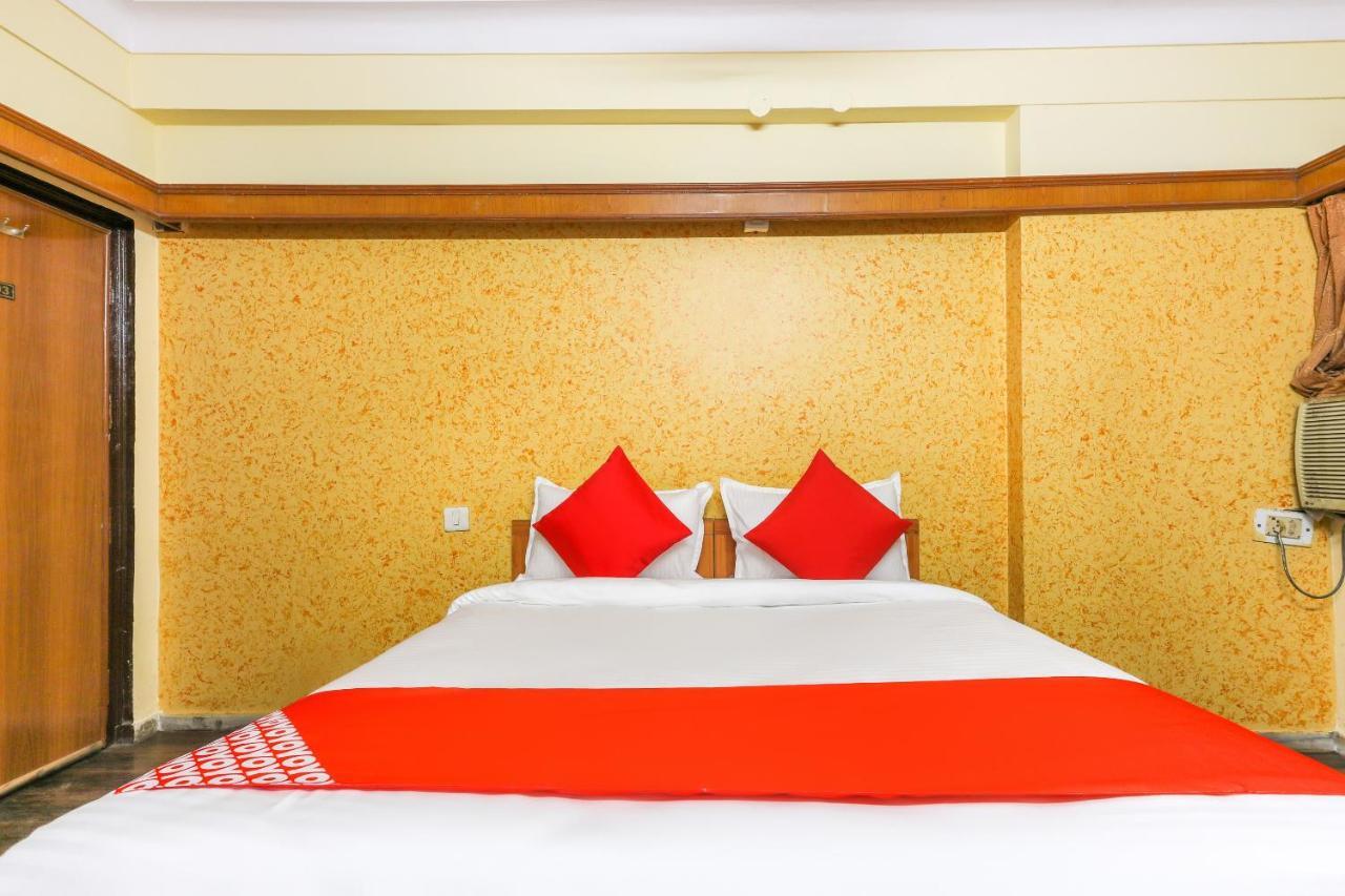 Oyo 62194 Pleasure Palace Hotel