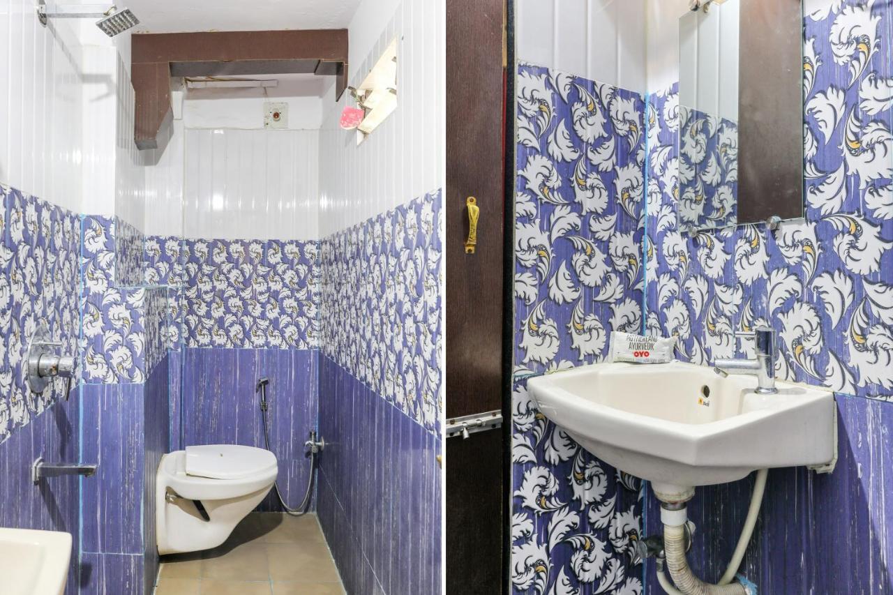 Oyo 62194 Pleasure Palace Indore
