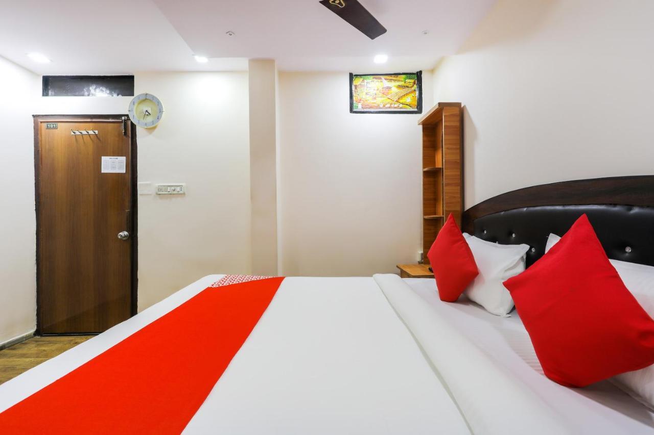 Oyo 62194 Pleasure Palace Hotel Indore