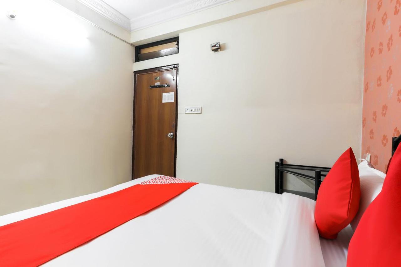 Oyo 62194 Pleasure Palace Indore
