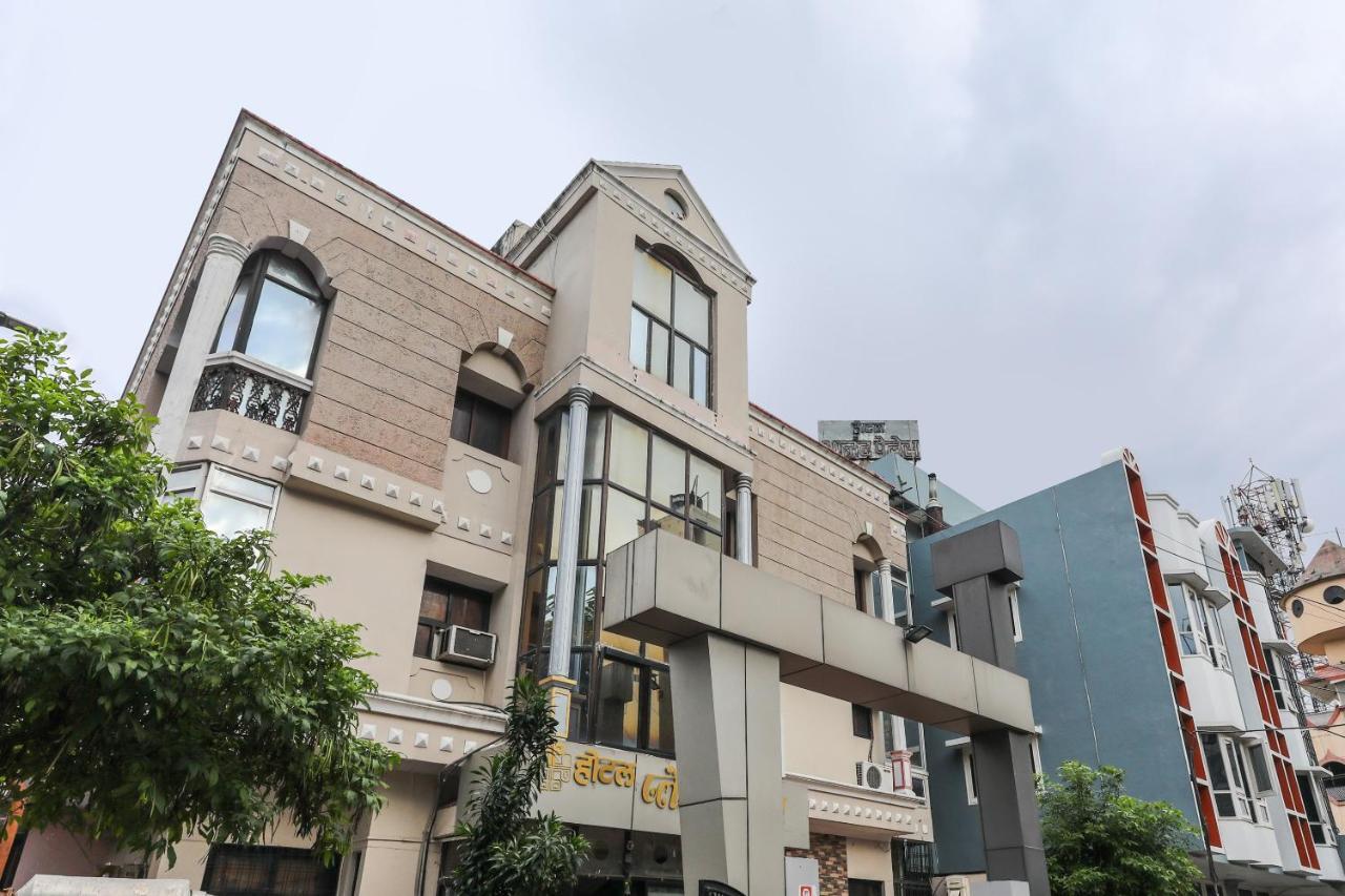 Oyo 62194 Pleasure Palace Indore