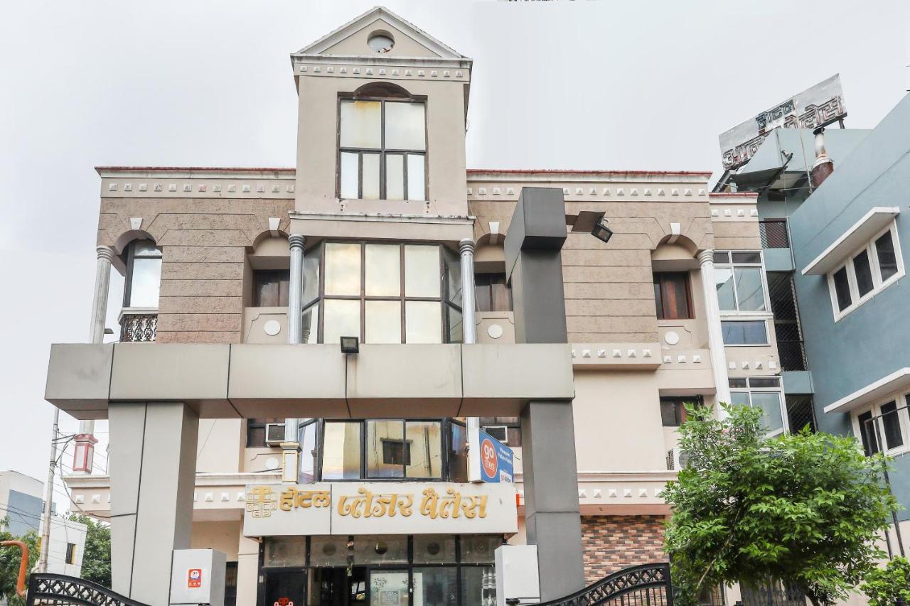 Oyo 62194 Pleasure Palace Hotel 3*