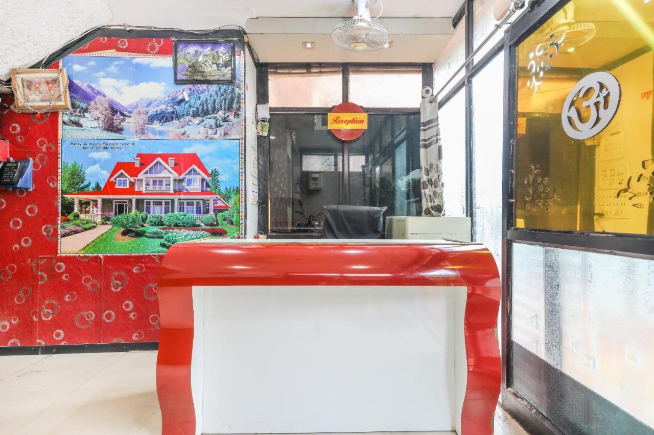 Oyo 62194 Pleasure Palace 3*