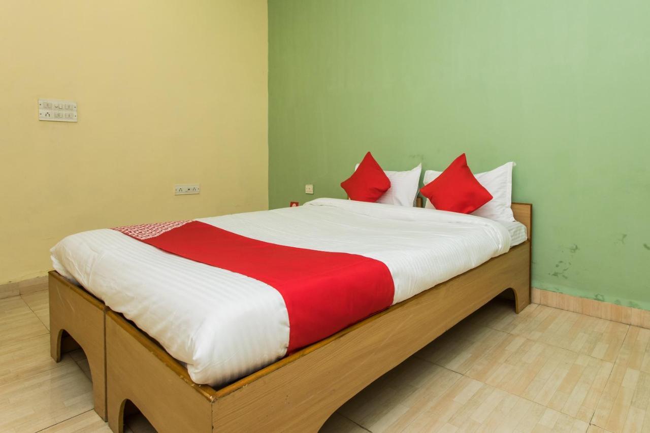 Hotel Oyo 13496 Royal Park Indore