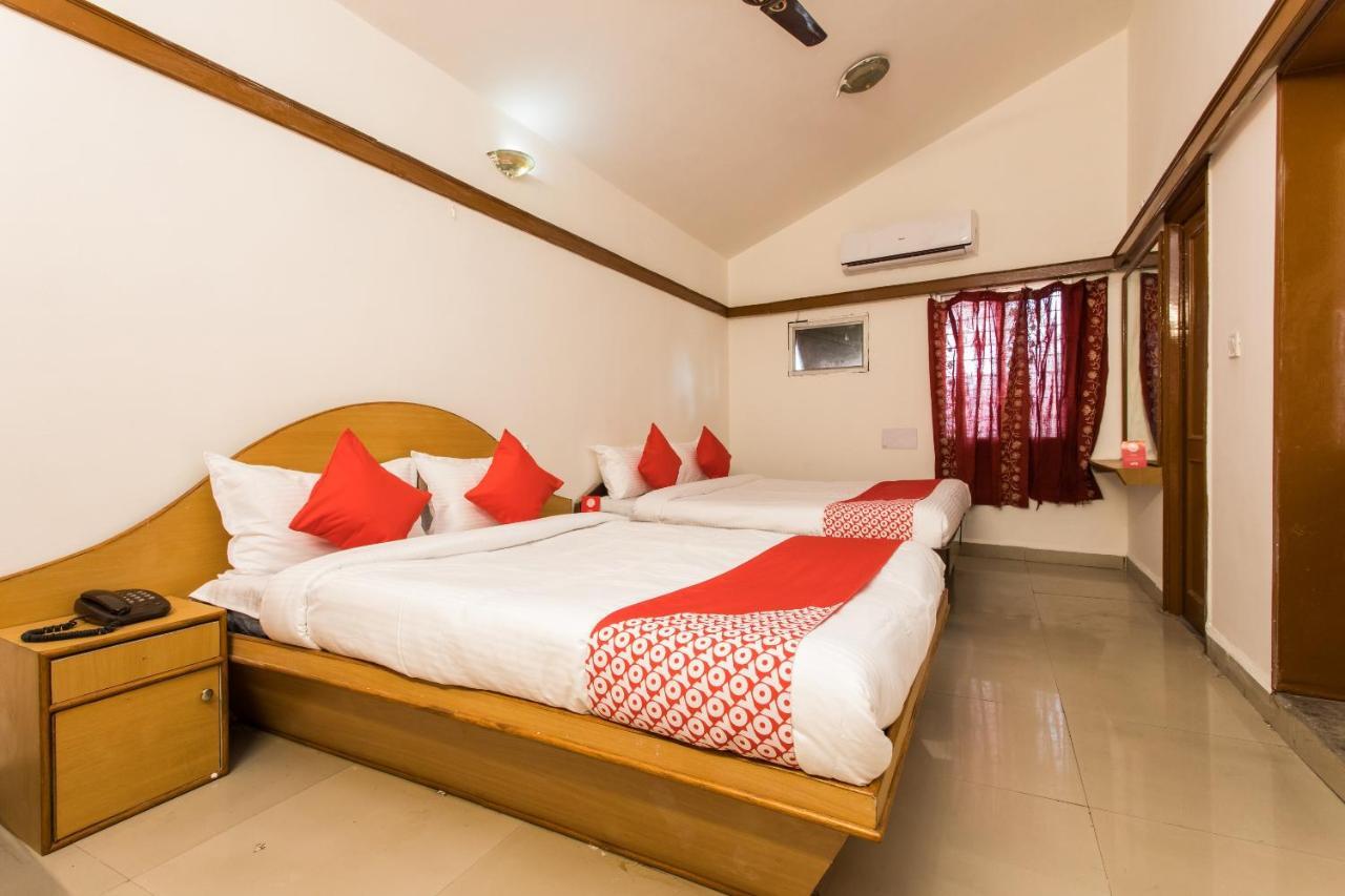 Hotel Oyo 13496 Royal Park Indore