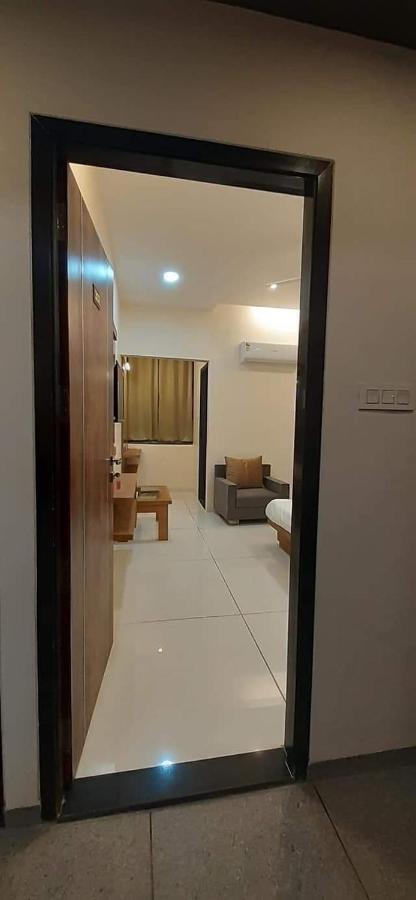 Giri Shankara Hotel
